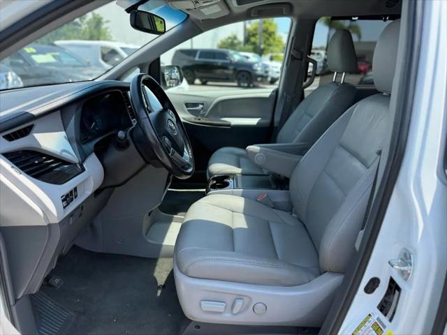 2017 Toyota Sienna XLE Premium 8 Passenger