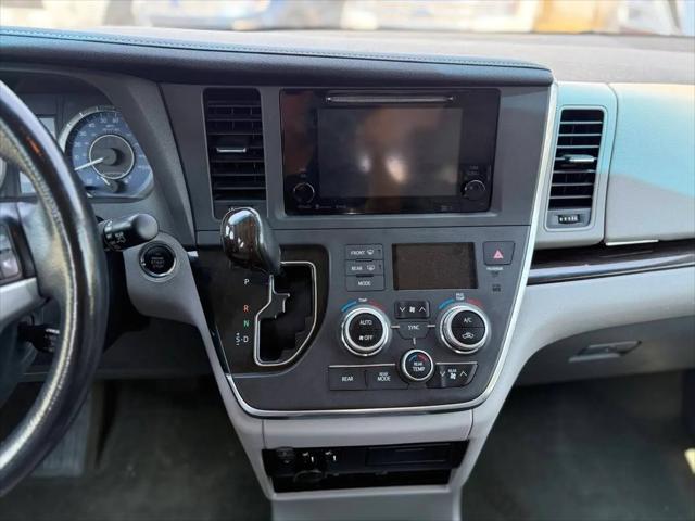 2017 Toyota Sienna XLE Premium 8 Passenger