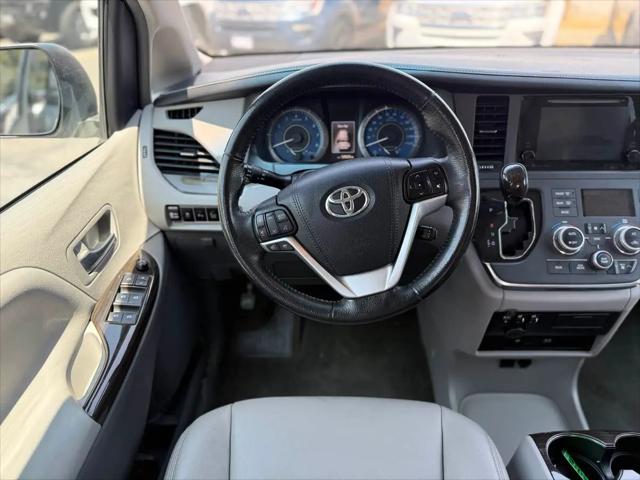 2017 Toyota Sienna XLE Premium 8 Passenger