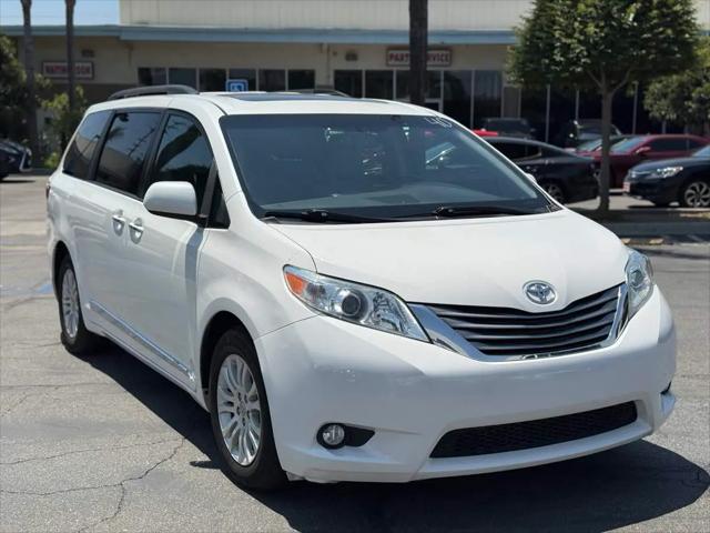2017 Toyota Sienna XLE Premium 8 Passenger