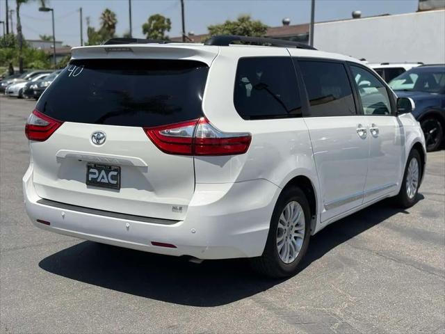 2017 Toyota Sienna XLE Premium 8 Passenger