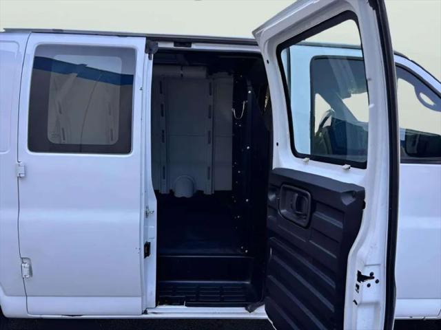 2005 Chevrolet Express Base