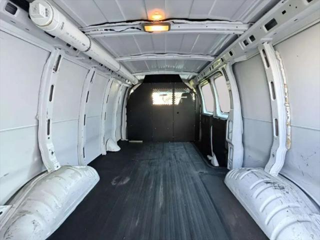 2005 Chevrolet Express Base