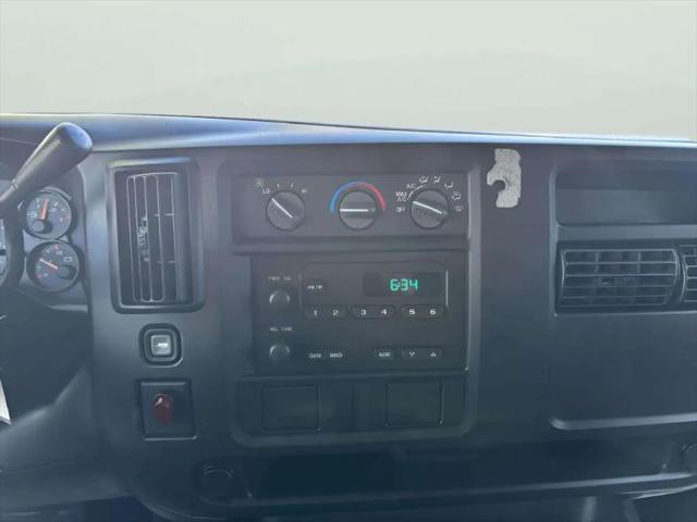 2005 Chevrolet Express Base