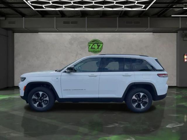 2023 Jeep Grand Cherokee Base