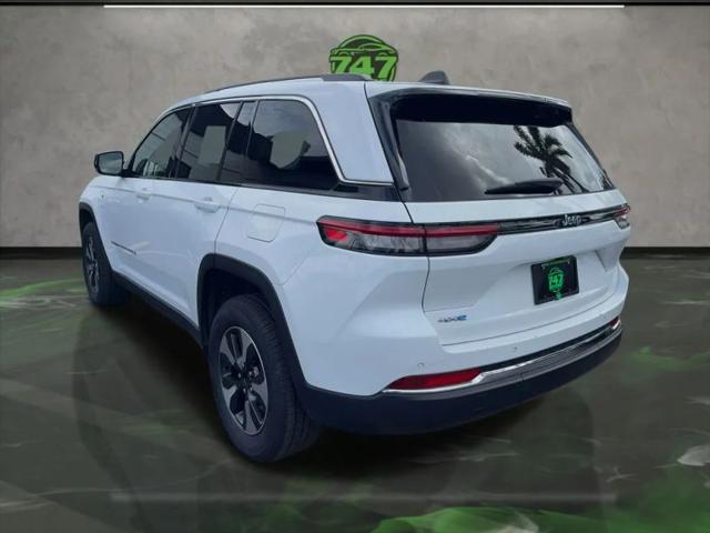 2023 Jeep Grand Cherokee Base