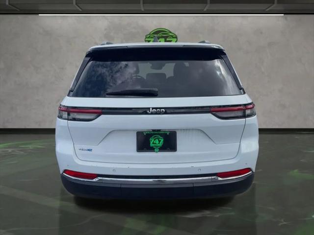 2023 Jeep Grand Cherokee Base
