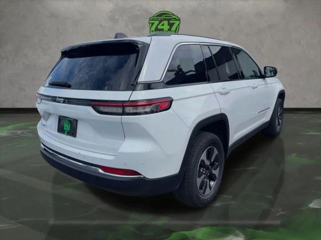 2023 Jeep Grand Cherokee Base