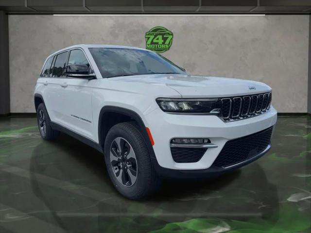 2023 Jeep Grand Cherokee Base