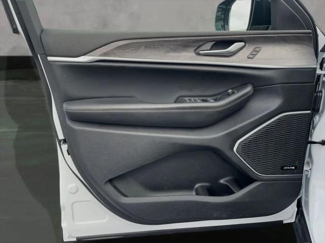 2023 Jeep Grand Cherokee Base