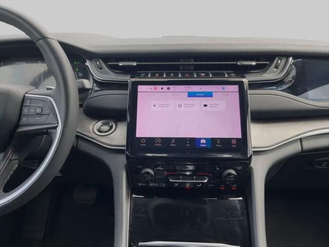 2023 Jeep Grand Cherokee Base