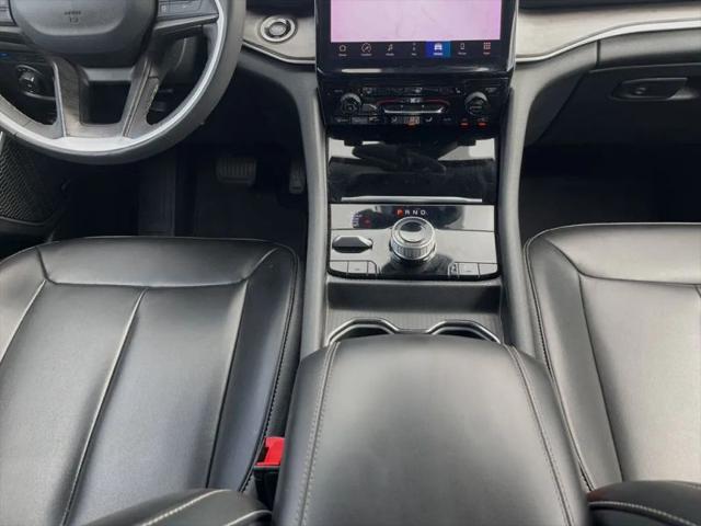 2023 Jeep Grand Cherokee Base