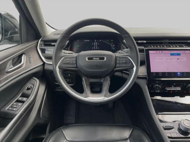 2023 Jeep Grand Cherokee Base