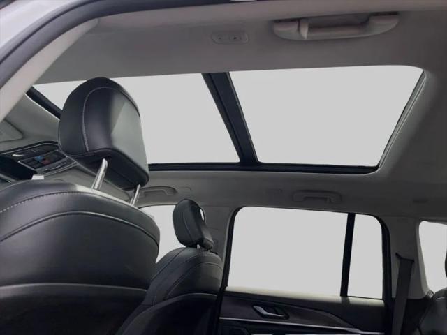 2023 Jeep Grand Cherokee Base