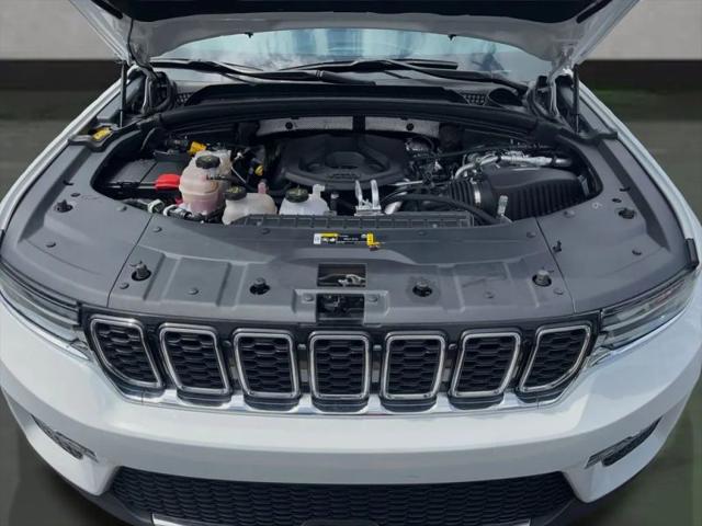 2023 Jeep Grand Cherokee Base