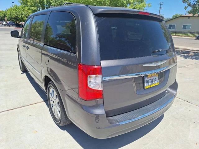 2016 Chrysler Town & Country Touring