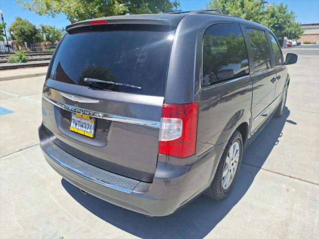2016 Chrysler Town & Country Touring