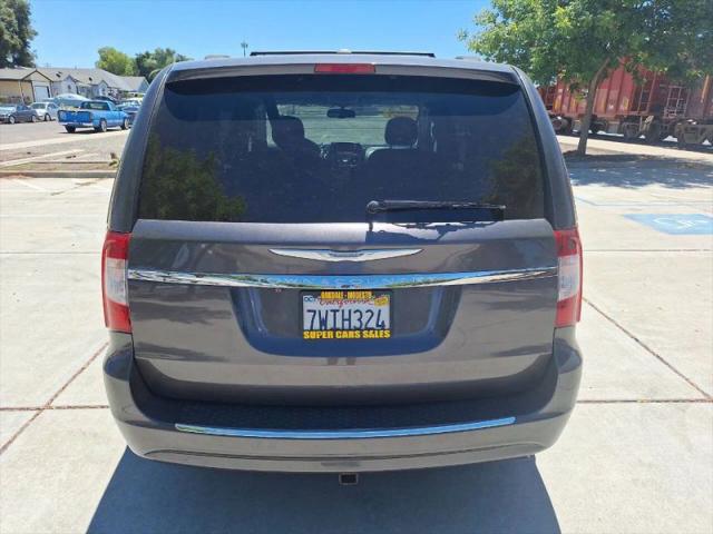 2016 Chrysler Town & Country Touring