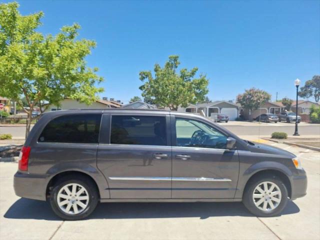 2016 Chrysler Town & Country Touring