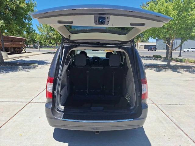 2016 Chrysler Town & Country Touring