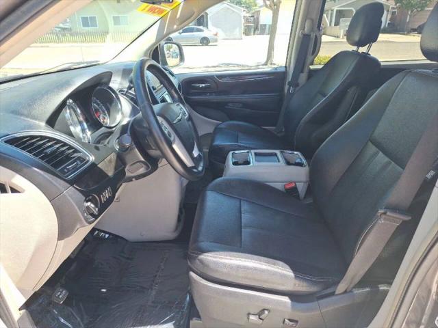 2016 Chrysler Town & Country Touring