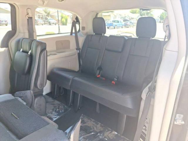 2016 Chrysler Town & Country Touring