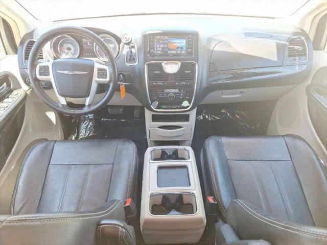 2016 Chrysler Town & Country Touring