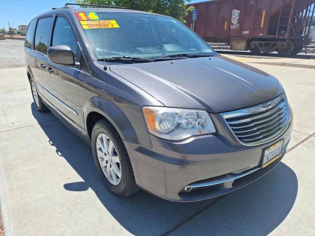 2016 Chrysler Town & Country Touring