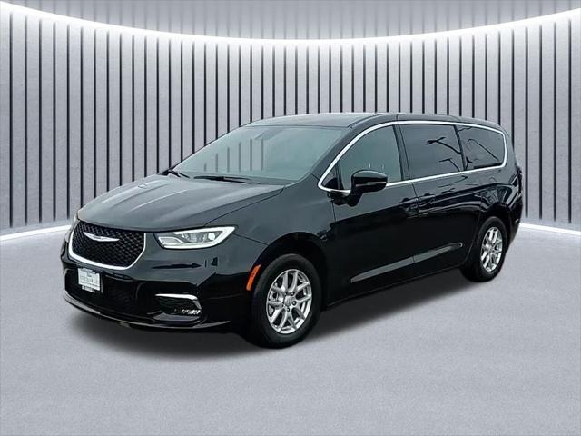 2025 Chrysler Pacifica Select for sale near St Charles, IL