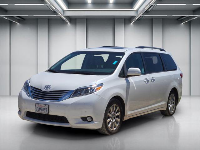 2015 Toyota Sienna XLE 8 Passenger