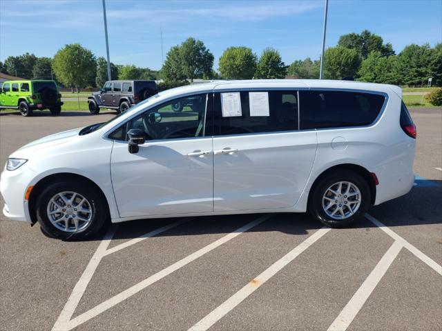 2025 Chrysler Pacifica Select