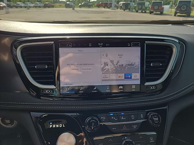 2025 Chrysler Pacifica Select