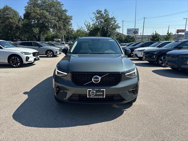 2026 Volvo XC40 Plus, B5 AWD Gas (mild hybrid), Dark