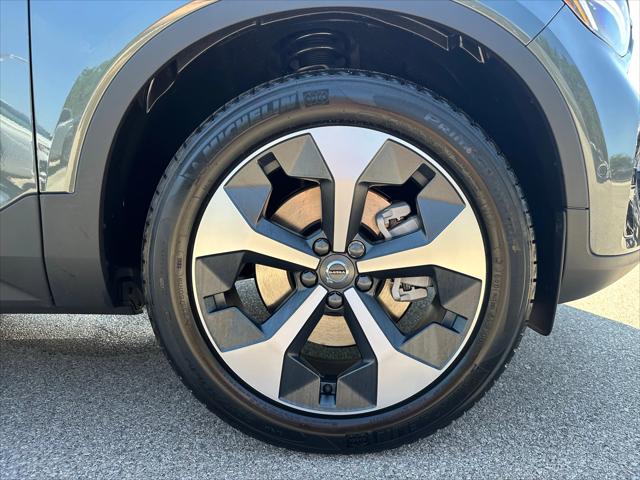 2026 Volvo XC40 Plus, B5 AWD Gas (mild hybrid), Dark
