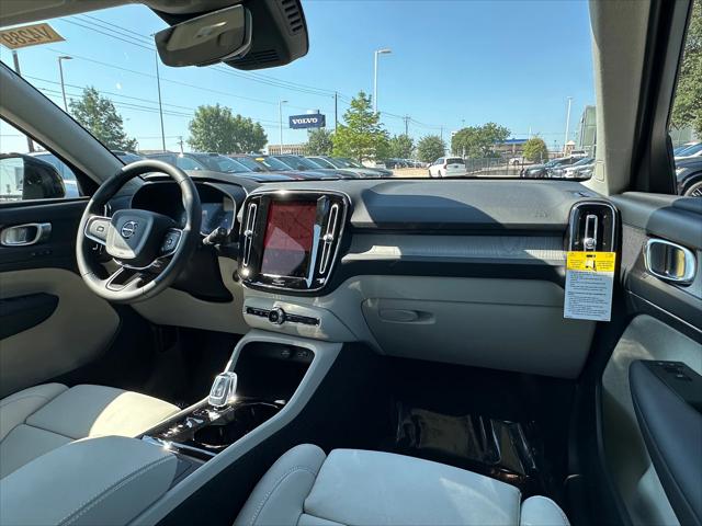 2026 Volvo XC40 Plus, B5 AWD Gas (mild hybrid), Dark