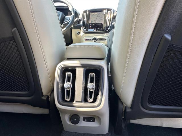 2026 Volvo XC40 Plus, B5 AWD Gas (mild hybrid), Dark