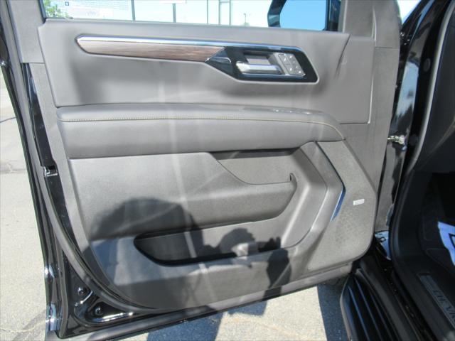 2025 Chevrolet Suburban 4WD Premier