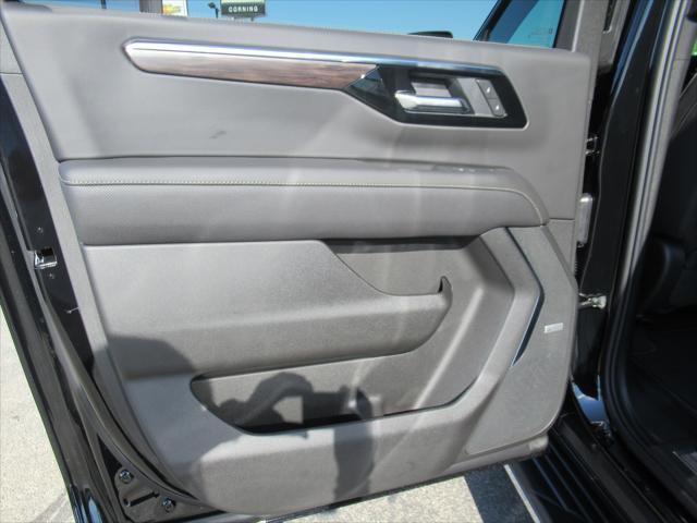 2025 Chevrolet Suburban 4WD Premier