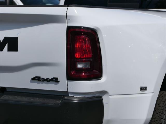 2026 RAM Ram 3500 RAM 3500 TRADESMAN CREW CAB 4X4 8 BOX