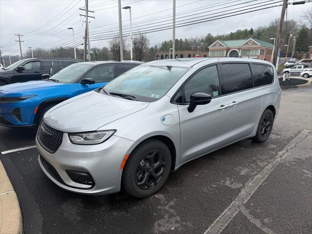 2023 Chrysler Pacifica Hybrid Limited