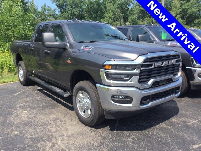 2025 RAM 3500 Tradesman Crew Cab 4x4 64 Box