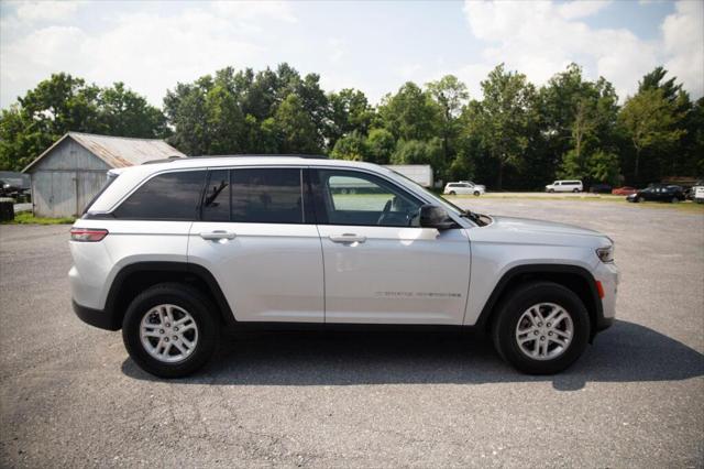 2023 Jeep Grand Cherokee Laredo 4x4