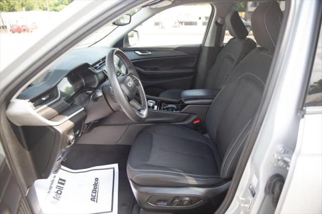 2023 Jeep Grand Cherokee Laredo 4x4