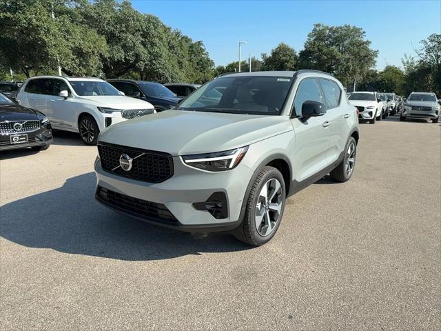 2026 Volvo XC40 Plus, B5 AWD Gas (mild hybrid), Dark