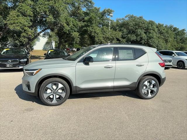 2026 Volvo XC40 Plus, B5 AWD Gas (mild hybrid), Dark