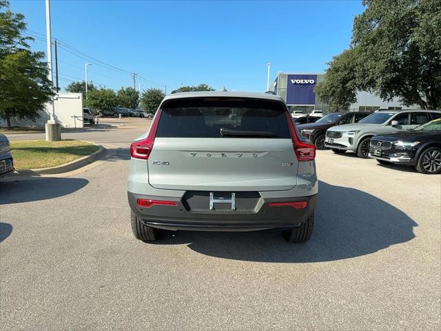 2026 Volvo XC40 Plus, B5 AWD Gas (mild hybrid), Dark