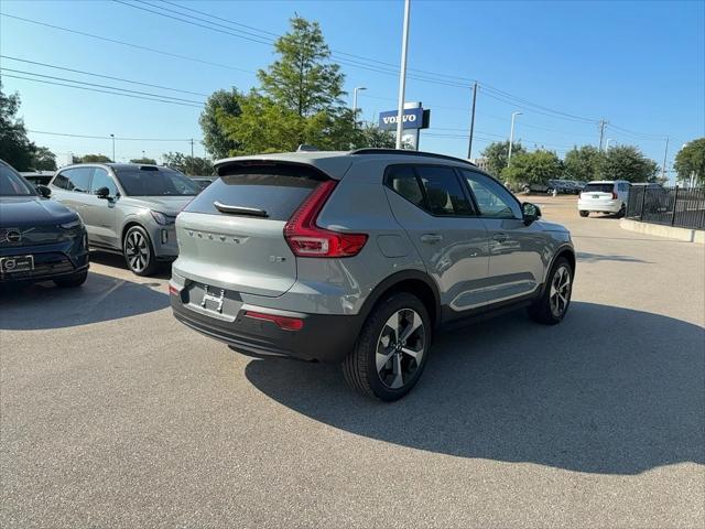 2026 Volvo XC40 Plus, B5 AWD Gas (mild hybrid), Dark