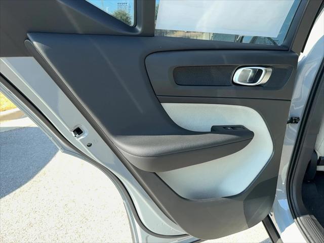 2026 Volvo XC40 Plus, B5 AWD Gas (mild hybrid), Dark