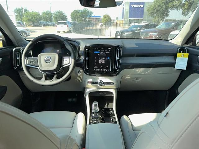 2026 Volvo XC40 Plus, B5 AWD Gas (mild hybrid), Dark