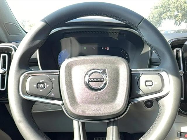 2026 Volvo XC40 Plus, B5 AWD Gas (mild hybrid), Dark